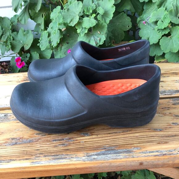 Crocs Womens Black Clogs size 9 Rubber Casual Slip On Nurse Work Comfort - Picture 3 of 10